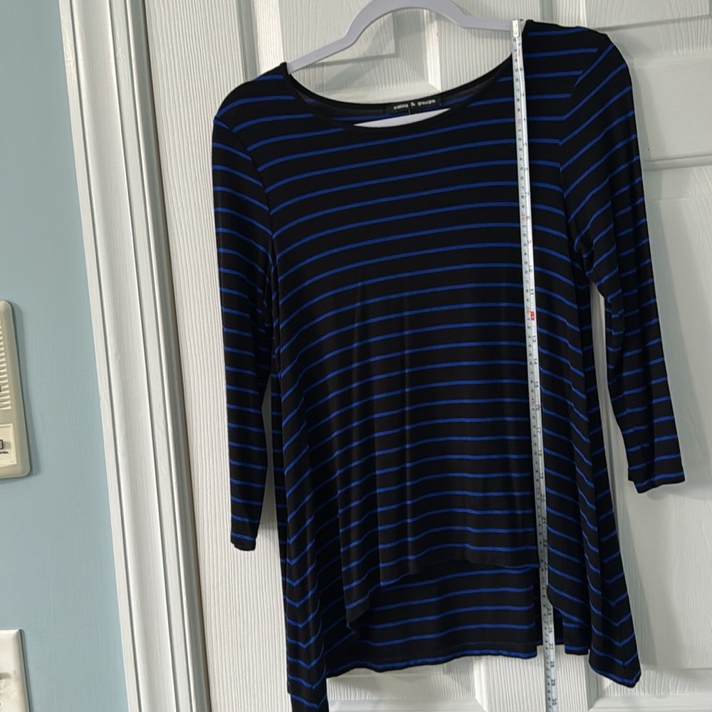 Cable & Gauge 3/4 sleeve flowy t-shirt w/ ballet neck. Sz S black & blue stripes - Picture 6 of 7